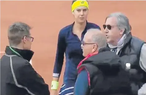  ??  ?? Ilie Nastase (right) having a rant that left Johanna Konta in tears during the Fed Cup match against Sorana Cirstea.
