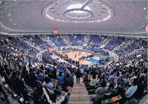  ??  ?? AMBIENTAZO EN EL COLISEUM. Burgos se ha volcado con el baloncesto y con el San Pablo en su primera temporada en la Liga Endesa.