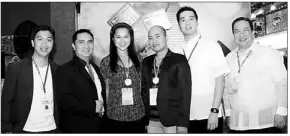  ??  ?? Puregold merchandis­ing director Vincent Co (5th from left) visits the Globe booth at the 7th Tindahan ni Aling Puring Sari-Sari Store Convention. With him are the Globe Sales team (from left) senior accounts manager Jess Villegas, national commercial...