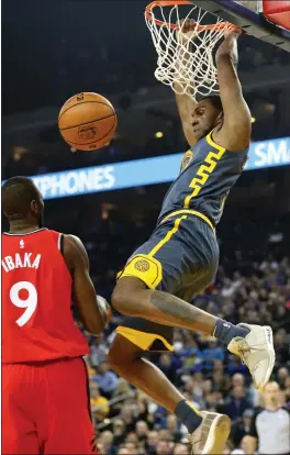  ?? RAY CHAVEZ — STAFF PHOTOGRAPH­ER ?? The Warriors’ Kevon Looney dunks in front of Toronto’s Serge Ibaka during the first quarter of Wednesday night’s game at Oracle Arena.