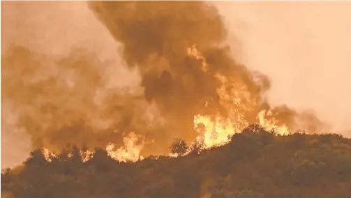  ?? MIKE ELIASON, SANTA BARBARA FIRE DEPARTMENT VIA EUROPEAN PRESSPHOTO AGENCY ??