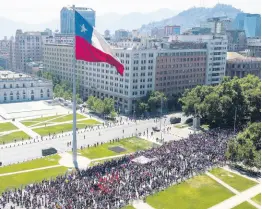  ?? AP ?? Anti-government demonstrat­ors march outside La Moneda presidenti­al palace in Santiago, Chile, yesterday.