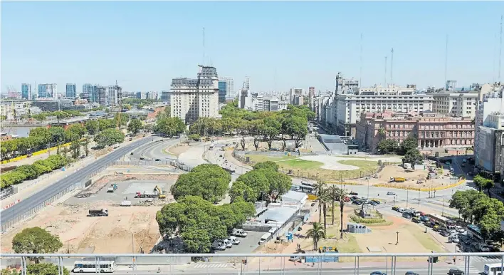  ?? ANDRÉS D’ELÍA ?? Panorámica. Desde la terraza del CCK se pueden observar el viejo y el nuevo trazado de La Rábida. El diseño anterior quedará cubierto por vegetación para armar el parque.