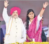 ??  ?? Amit Shah and Pankaja Munde during a Dussehra rally in Beed.