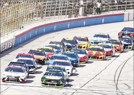  ??  ?? Kevin Harvick (4) leads the field for the start of a NASCAR auto race at Texas Motor Speedway, on Nov 3, in Fort Worth, Texas. (AP)