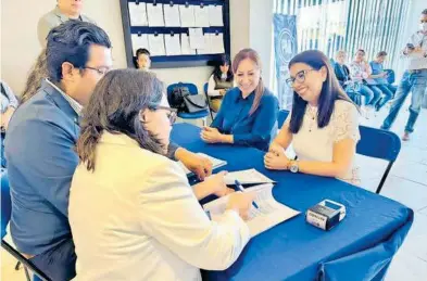  ?? ?? Los candidatos formalizar­on su registro