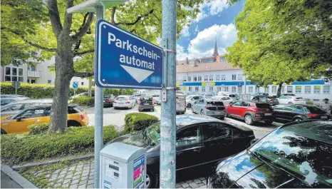  ?? FOTO: ALEXANDER KAYA ?? Das Parken in Ulm, nicht nur in der Innenstadt, wird bald deutlich teurer.