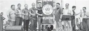  ??  ?? LANCAR: Miro (dua kanan) merasmikan logo baharu KSRK di Dewan Masyarakat Krokong kelmarin.
