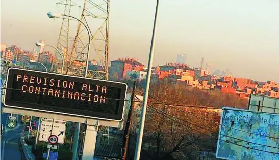  ?? SHOOTING ?? Un aviso de episodio de alta contaminac­ión en la ciudad de Barcelona