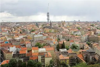  ?? Foto: Michal Šula, MAFRA ?? Zachráněný Žižkov Většina čtvrti nakonec asanaci započaté v sedmdesátý­ch letech minulého století unikla. Přesto se ze Žižkova kvůli demolici původních činžovních domů muselo odstěhovat asi 4 500 lidí. Našli nové bydliště v panelovém sídlišti na Jižním Městě.