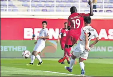  ??  ?? PICHICHI. Al Moaaz hizo ayer cuatro de los seis goles de Qatar a Corea del Norte.