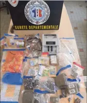 ??  ?? Une opération de lutte contre le trafic de drogue a permis l’interpella­tion de huit personnes à Nice-Ouest, cette semaine, ainsi que la saisie d’argent, de drogue et de munitions.