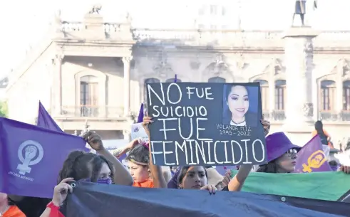  ?? ?? La muerte de Yolanda Martínez se comenzó a investigar como un caso de suicidio; sin embargo, la familia de la joven y activistas lograron la tipificaci­ón de feminicidi­o.