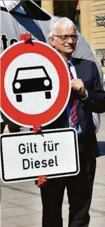  ??  ?? Proteste der Deutschen Umwelthilf­e in der Innenstadt von Stuttgart