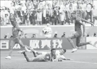  ?? (Reuters photo) ?? Neymar scores Brazil’s second goal.