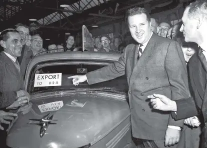  ??  ?? 1948 exportiert­e US-Autobauer Ford seine Wägen aus einer englischen Fabrik in die USA.