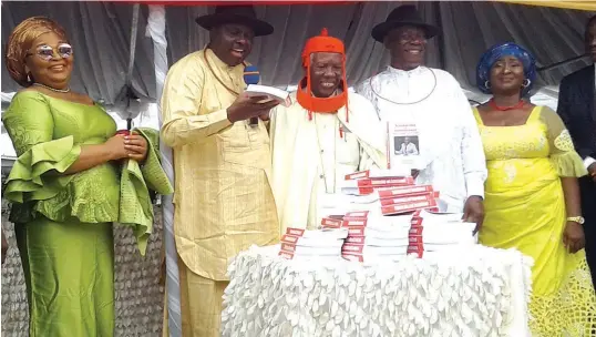  ??  ?? Mrs. Cecelia Ibru(left); Chief James Ibori; His Royal Majesty Ohworode of Olomu, Ovie Richard Ogbon, Ogoni-oghoro1; Prof. G.G. Darah and Mrs. Darah during the launch of Scholarshi­pandcommit­ment:essaysinho­nourofg.g.darah… in Warri