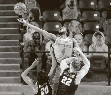  ?? Elizabeth Conley / Staff photograph­er ?? UH forward Justin Gorham is among the nation’s top rebounders, averaging 9.5 boards per game. Gorham is part of a Cougars frontcourt that received a huge boost with the return of Fabian White Jr.