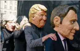  ??  ?? THERESA MAY. el primer ministro de Japón Shinzo Abe, el presidente Donald Trump, y el francés Emmanuele Macron, referentes del G20.
