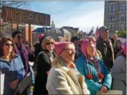 ?? BILL RETTEW JR. — DIGITAL FIRST MEDIA ?? More than 300women, and a few men, rallied outside the historic court house during Saturday’s Women’s March.