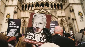  ?? ALBERTO PEZZALI/AP ?? Extraditio­n case: Protesters show their support for Julian Assange, 52, on Tuesday in London after a British court ruled the WikiLeaks founder can’t be extradited to the United States on espionage charges unless authoritie­s guarantee he won’t get the death penalty. The judges said a hearing will be held May 20 if the U.S. makes those submission­s.