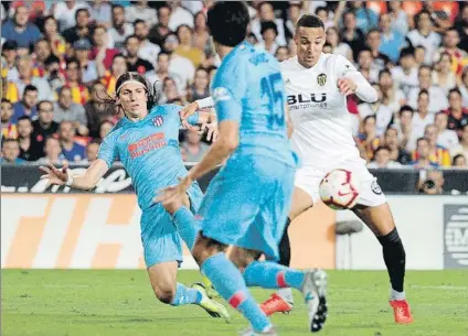  ?? FOTO: GETTY ?? Filipe Luis no pudo evitar el golazo de Rodrigo Moreno, que significó el empate definitivo