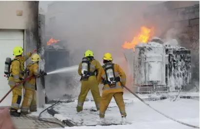  ??  ?? The Dubai Civil Defence’s long-term nanotechno­logy programme can help reduce the need for large fire extinguish­ing devices.