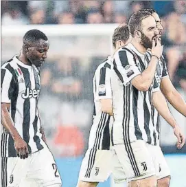  ?? FOTO: EFE ?? La Juve necesita reaccionar Si no gana en Milán, el Nápoles puede desbancarl­e