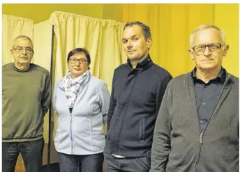  ??  ?? Daniel Costentin (65 ans, agriculteu­r, 1er adjoint depuis 4 ans) devient le maire de la commune de Juilley ; Mickäel Lequertier (44 ans, directeur de Familles Rurales, 2e adjoint depuis 4 ans) est élu premier adjoint, Jacqueline Legendre (54 ans,...