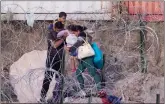  ?? ?? Migrants cross razor wire in Eagle Pass, Texas.