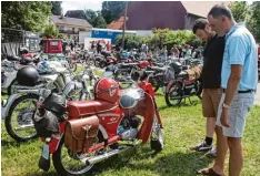  ??  ?? Diese rote Zündapp Maschine zog gestern viele Blicke auf sich. Sie zählte zu den auf fälligsten Maschinen.