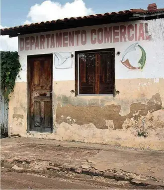  ??  ?? Fachada da retransmis­sora da TV Record na cidade de Coroatá, a 260 km de São Luís (MA)