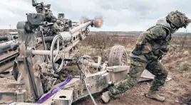  ?? CPL. GENEVIEVE LAPOINTE, TACTICS SCHOOL, COMBAT TRAINING CENTRE (CTC) GAGETOWN ?? Soldiers from the Royal Canadian Artillery School fire an M777 howitzer during training in 2018. Four Canadian M777s are now on the frontlines in Ukraine.