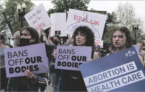  ?? AP PHOTO/JOSE LUIS MAGANA ?? Demonstrat­ors protest outside of the U.S. Supreme Court on Tuesday in Washington.