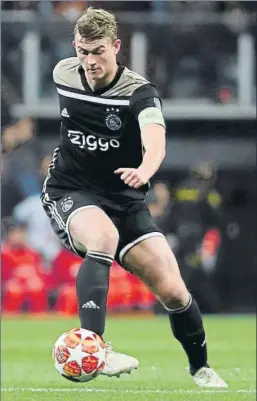  ?? FOTO: J. A. SIRVENT ?? Matthijs de Ligt (19 años) es el central deseado por el Barça