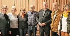  ?? FOTO: NN ?? Pastor Alois van Doornick, Chorleiter­in Lilli Kostiw, Margret Scholten, Ferdi Schoemaker, Gerd Kösters, Richard Hartung und Margret Schmittgen (v.l.).