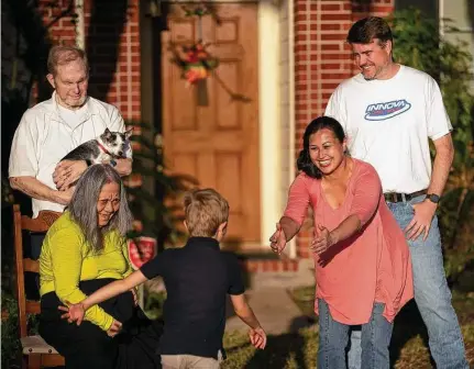  ?? Mark Mulligan / Staff photograph­er ?? Since the beginning of the pandemic, Jessica Jubin, her husband, Eric, and their son, Ted, 6, have been extra careful around her parents, Okcha and Thomas Ritter. This year, they have special plans to observe Thanksgivi­ng with a shared meal outside.