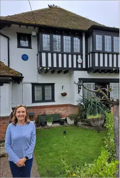  ?? ?? Marianne Abel outside her home in London Road, Ramsgate, with plaque to Dad’s Army actor, John Le Mesurier