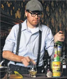  ?? EMMA JANZEN/AMERICAN-STATESMAN / CONTRIBUTE­D BY NICK SIMONITE ?? (From left) Midnight Cowboy upped Austin’s cocktail game with a reservatio­n-only system and drinks that are gaining recognitio­n nationwide. Bar manager Brian Dressel mixes up a Clavos de Tejas. Weather Up on East Cesar Chavez Street crafts cocktails...