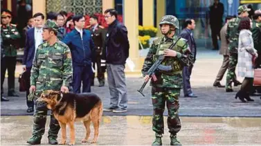  ?? AFP PIC ?? Soldiers standing guard near the Dong Dang railway station, where North Korean leader Kim Jong-un is expected to arrive, in Lang Son, Vietnam, yesterday.