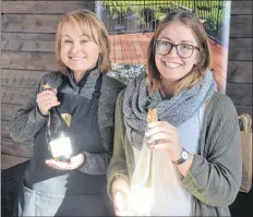  ?? KIRK STARRATT ?? Janine Radul and Taylor Devries of Planters Ridge Winery offer tastings at the Nova Scotia Icewine Festival at Lightfoot and Wolfville Vineyards.