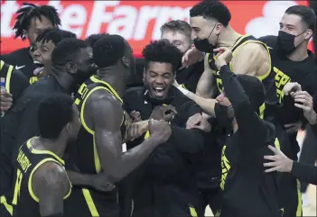  ?? AMANDA LOMAN – THE ASSOCIATED PRESS ?? Oregon’s Aaron Estrada, center, and teammates celebrate their Pac-12 title-clinching victory over Oregon State.