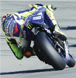 ??  ?? CHESTE: Movistar Yamaha MotoGP’s Italian rider Valentino Rossi (L) takes the inside during the MotoGP motorcycli­ng race at the Valencia Grand Prix at Ricardo Tormo racetrack in Cheste, near Valencia. — AFP