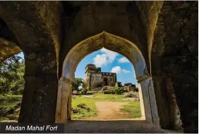  ?? ?? Madan Mahal Fort