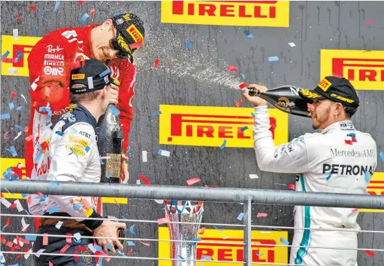  ??  ?? Hamilton, Kimi y Verstappen celebran en podio del GP de Estados Unidos