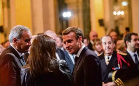  ?? PHOTO ROMAIN GAILLARD. REA ?? François Clavairoly, le président de la Fédération protestant­e de France, avec Anne Hidalgo, la maire de Paris, et Emmanuel Macron, lors du 500e anniversai­re de la Réforme, à Paris le 22 septembre.