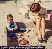  ??  ?? Première photo à Bienne du petit Mohamed à l’âge de 3 ans, dans le bac à sable de l’hôpital où il est soigné pour sa polio.