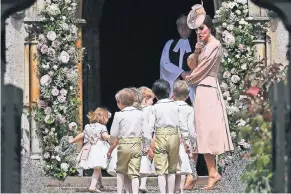  ?? FOTO: AP ?? Prinzessin Kate versuchte, die Rasselband­e zusammenzu­halten. Darunter auch ihre beiden eigenen Kinder, Prinzessin Charlotte und Prinz George.