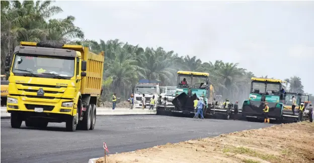  ??  ?? Constructi­on work on the Yenagoa-Kolo-Otuoke road in Yenagoa