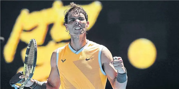  ?? FOTO: AP ?? Rafa Nadal, de 32 años y nº 2 mundial, celebra su victoria sobre James Duckworth: 6-4, 6-3 y 7-5 en 2h.15' de juego. El tenista manacorí no jugaba un partido oficial desde que se retiró en septiembre en las semifinale­s del US Open